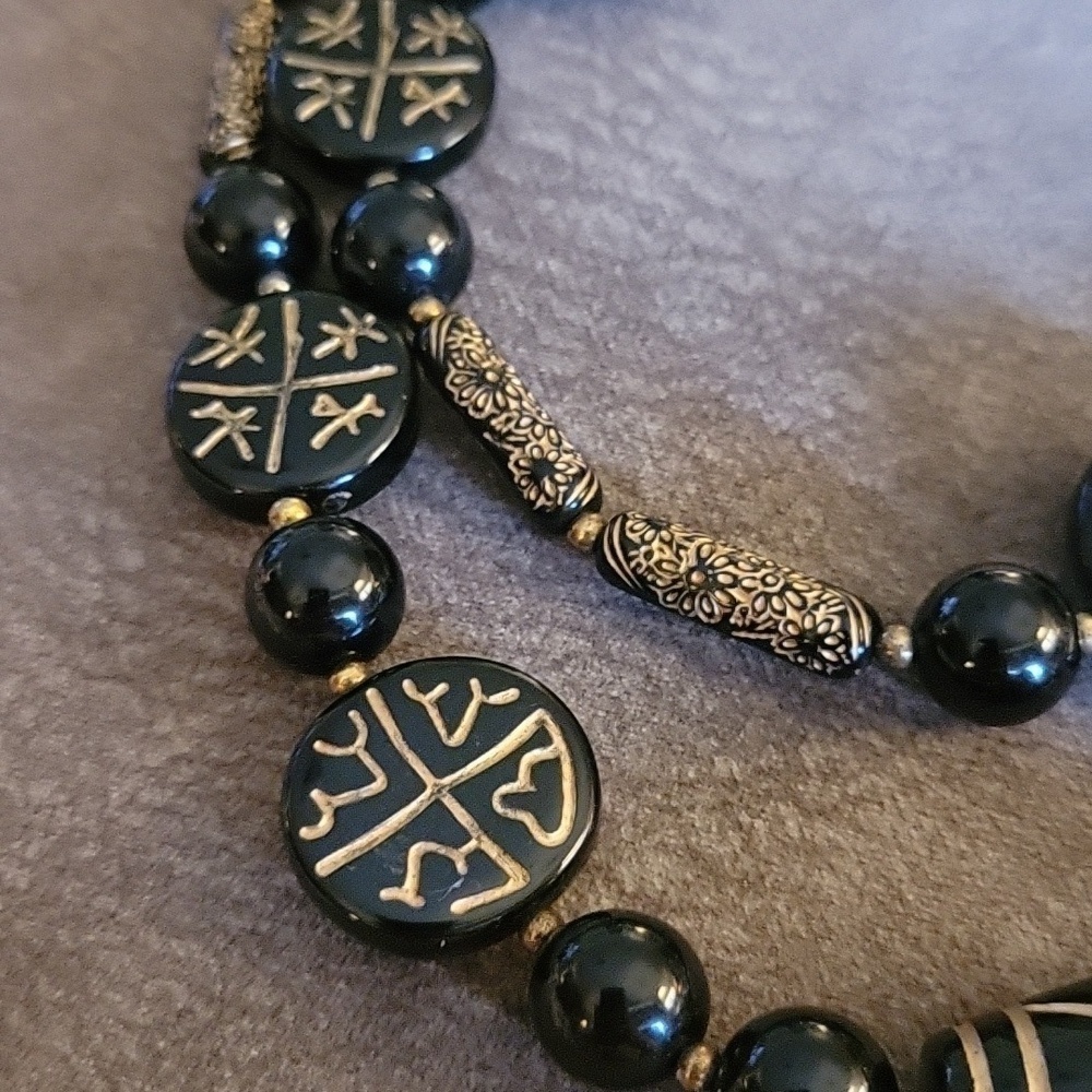 Vintage Black Carved Floral Ethnic Resin Beaded Necklace - Picture 4 of 5